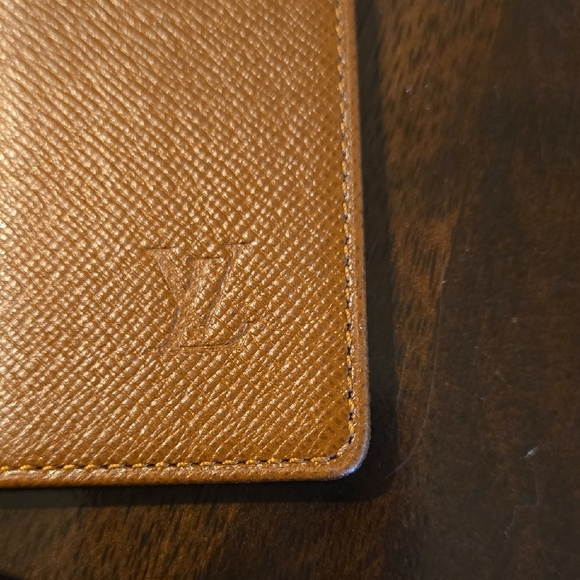 Louis Vuitton Brown Key Card Holder Elegant Accessory. Unisex, It Is NWOT - Picture 4 of 12